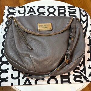 Marc by Marc Jacobs Natasha Pebbled Leather Crossbody & Dustbag Taupe MSRP $350